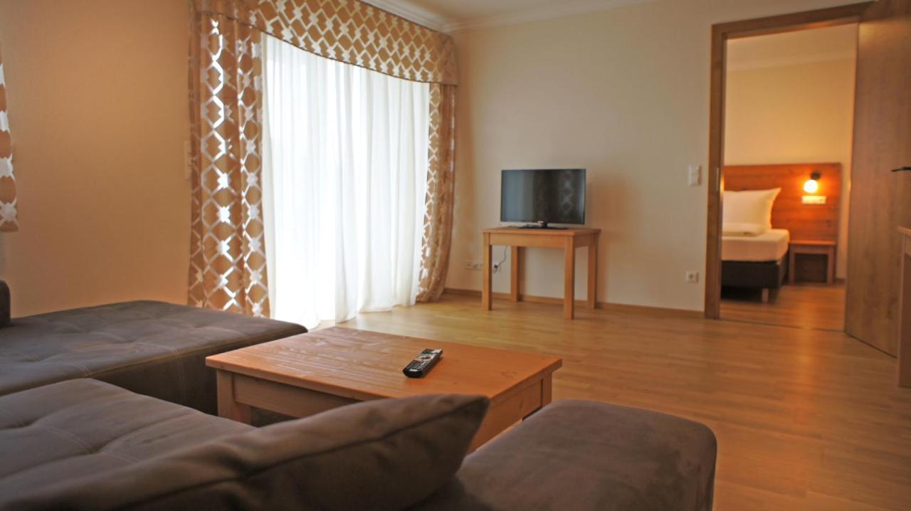Hotel Heimfeld Restaurant Cafe Garching an Der Alz Luaran gambar