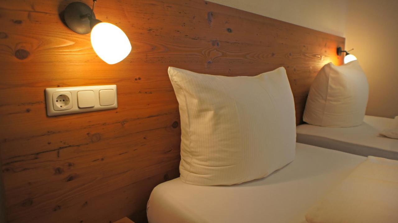 Hotel Heimfeld Restaurant Cafe Garching an Der Alz Luaran gambar