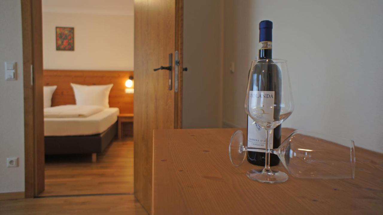 Hotel Heimfeld Restaurant Cafe Garching an Der Alz Luaran gambar