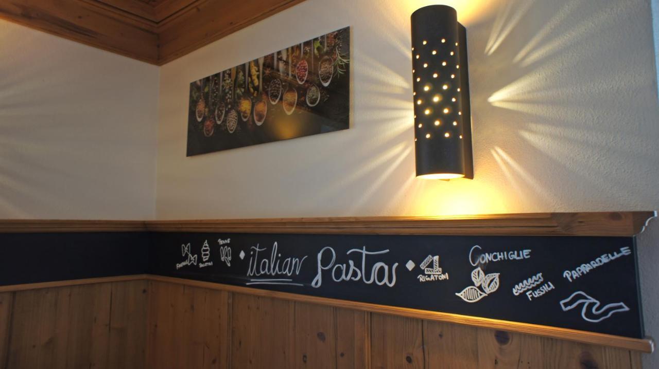Hotel Heimfeld Restaurant Cafe Garching an Der Alz Luaran gambar