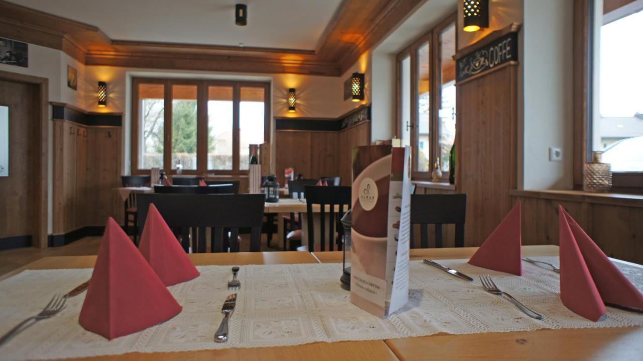Hotel Heimfeld Restaurant Cafe Garching an Der Alz Luaran gambar