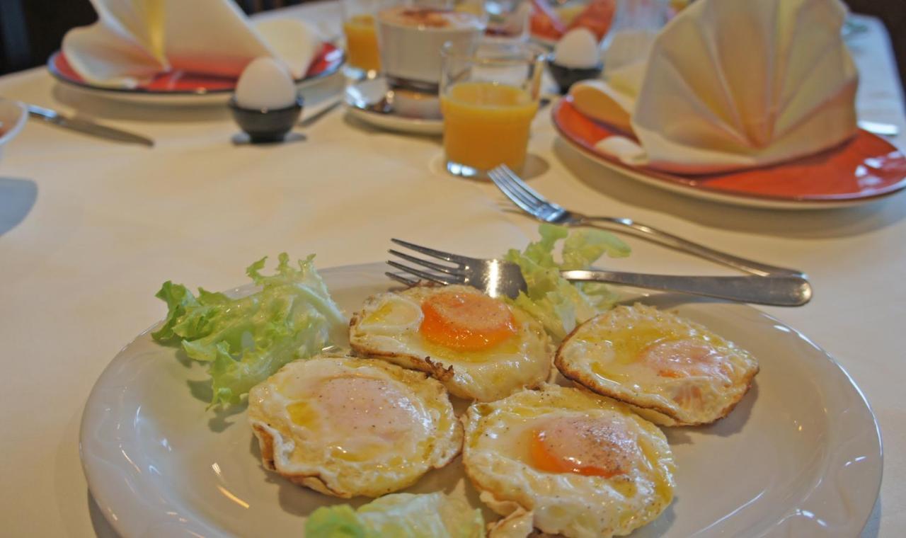 Hotel Heimfeld Restaurant Cafe Garching an Der Alz Luaran gambar