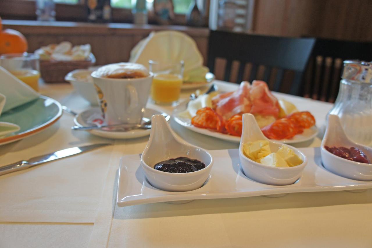 Hotel Heimfeld Restaurant Cafe Garching an Der Alz Luaran gambar