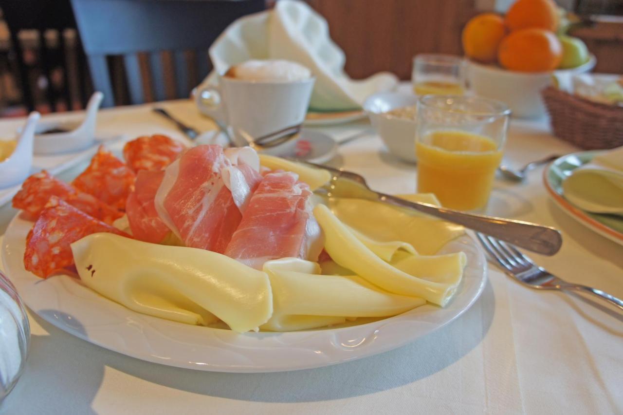 Hotel Heimfeld Restaurant Cafe Garching an Der Alz Luaran gambar