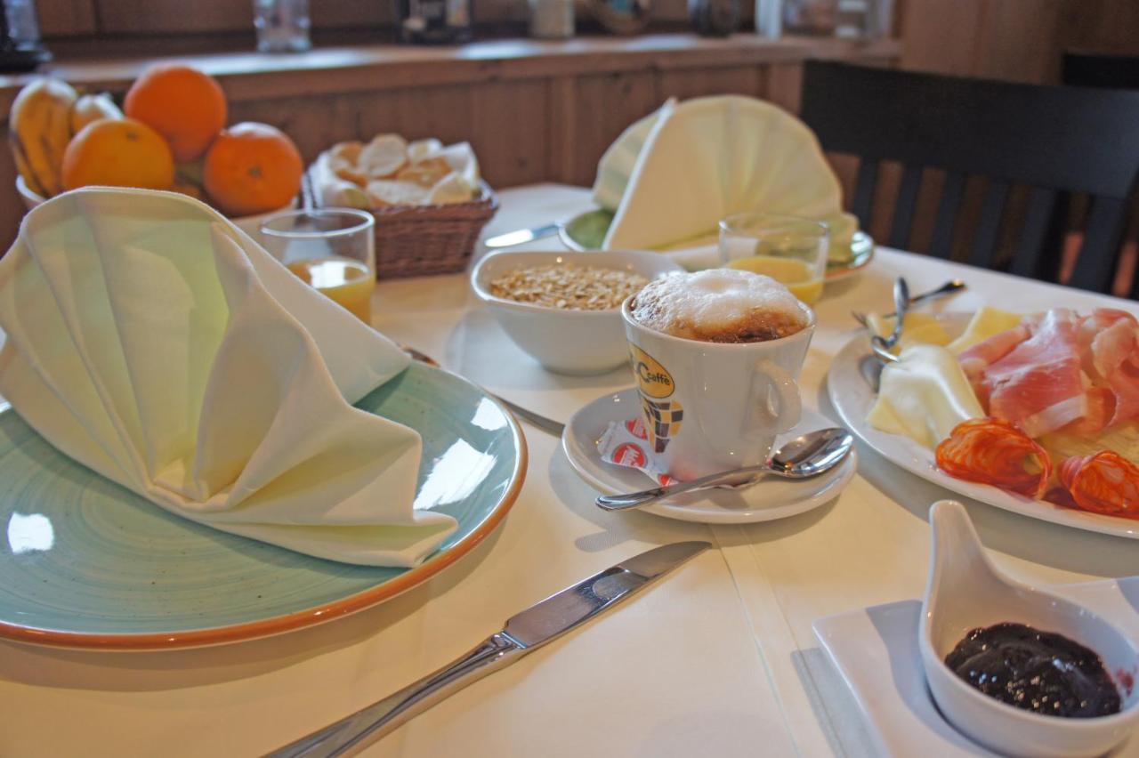 Hotel Heimfeld Restaurant Cafe Garching an Der Alz Luaran gambar